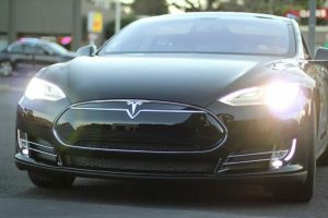 Bil med mangler - en Tesla